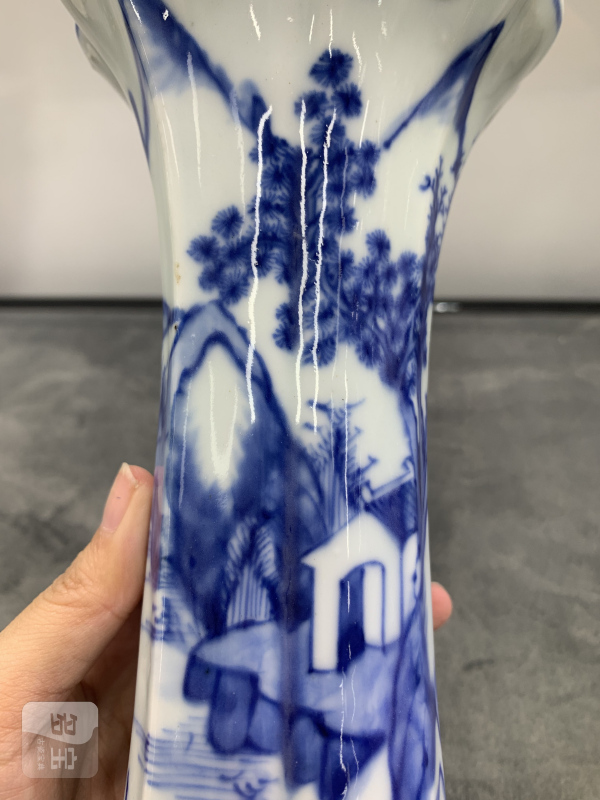 清康熙青花山水楼阁纹海棠形花觚 - 图8